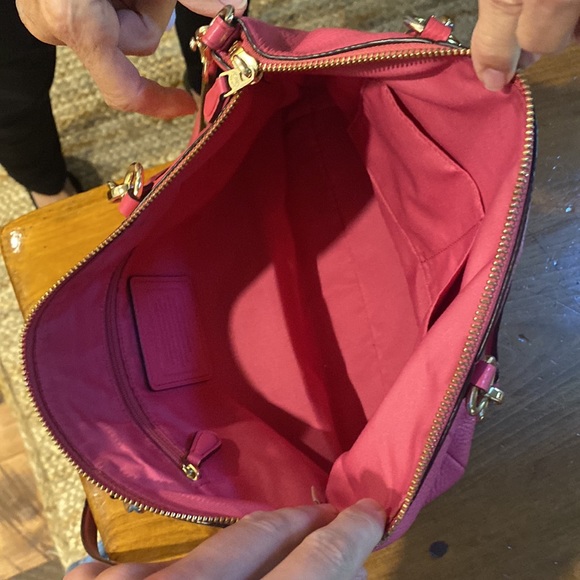 Coach Purse. Crossbody. - Picture 7 of 9